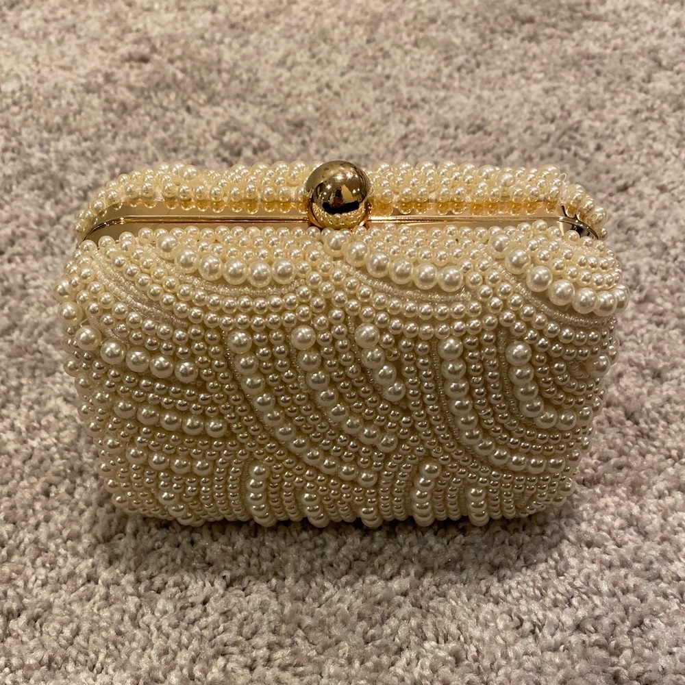 Pearl Clutch